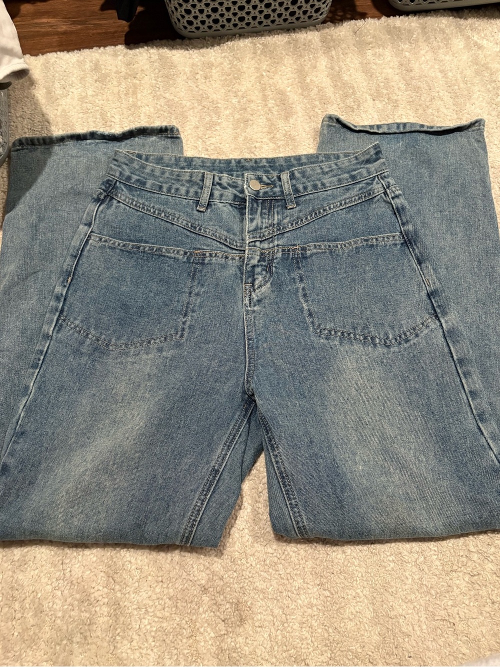 Commense jeans
